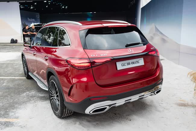 Tôi ngồi thử 2 bản Mercedes GLC 2023 vừa ra mắt Việt Nam: Cách âm tốt hơn hẳn bản cũ, có chi tiết rất hay với giá cao nhất 2,8 tỷ đồng - Ảnh 5.