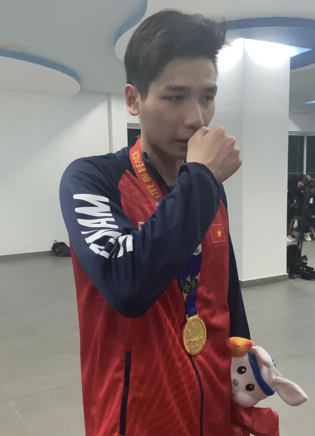 Máu mũi chảy ướt nhẹp cả gối, hotboy tuyển bơi lên tiếng về tình hình sức khoẻ - Ảnh 2.