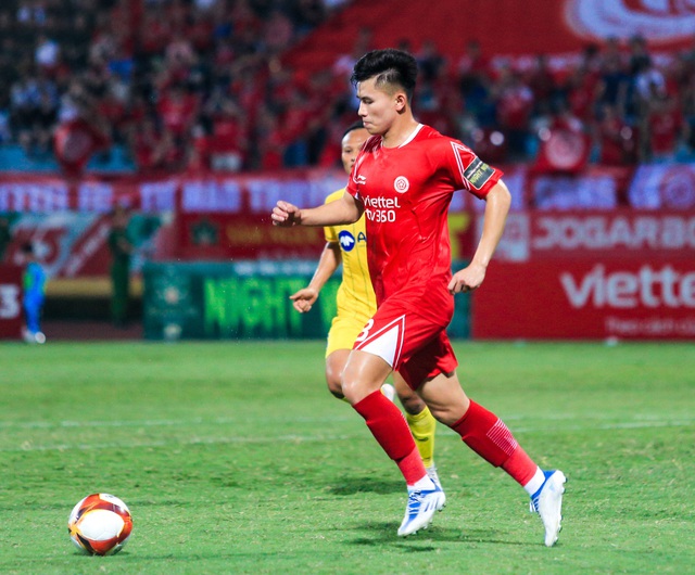 Nhâm Mạnh Dũng ghi bàn đầu tiên tại V.League 2023, góp công trong chiến thắng đậm của SLNA - Ảnh 10.