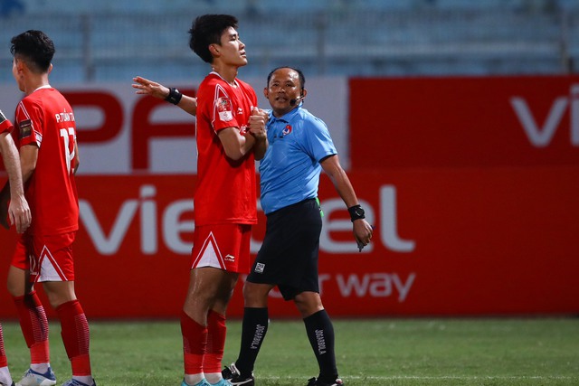 Nhâm Mạnh Dũng ghi bàn đầu tiên tại V.League 2023, góp công trong chiến thắng đậm của SLNA - Ảnh 5.