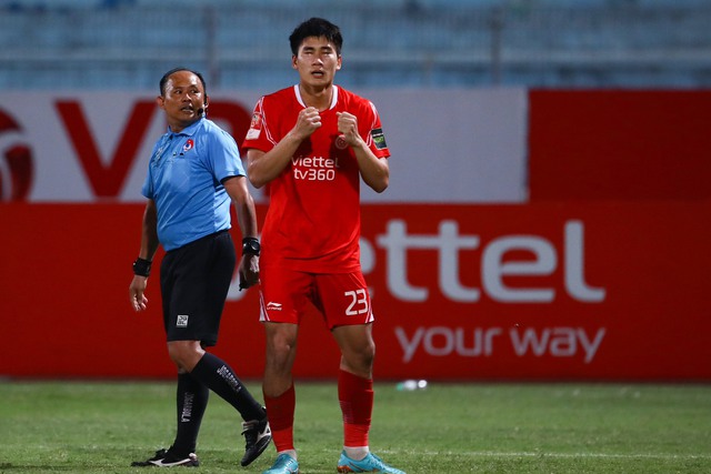 Nhâm Mạnh Dũng ghi bàn đầu tiên tại V.League 2023, góp công trong chiến thắng đậm của SLNA - Ảnh 3.