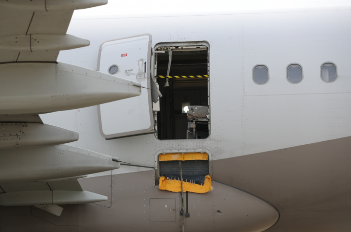 Chi phí sửa chữa chiếc máy bay bỏ ngỏ trên bầu trời ước tính 494.000 USD