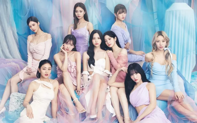 TWICE - Nhóm nhạc nữ K-Pop đầu tiên cán mốc 1 triệu bản album tại Mỹ - Ảnh 1.