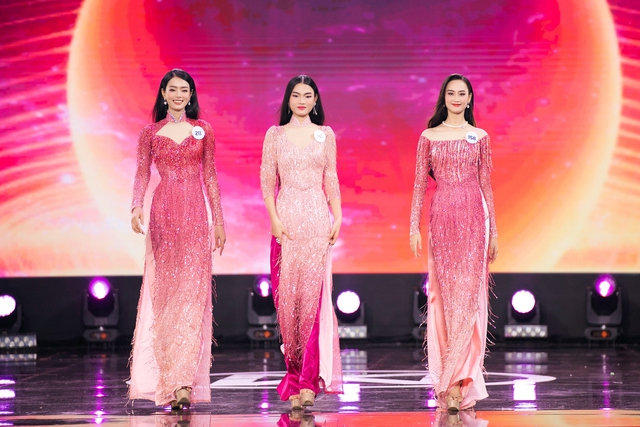 Toàn cảnh chung khảo Miss World Vietnam: Bùng nổ với loạt phần thi mãn nhãn, Top 40 chính thức lộ diện  - Ảnh 7.