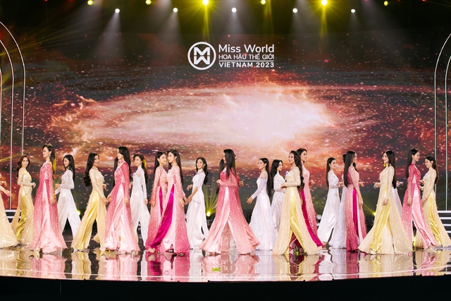 Toàn cảnh chung khảo Miss World Vietnam: Bùng nổ với loạt phần thi mãn nhãn, Top 40 chính thức lộ diện  - Ảnh 6.