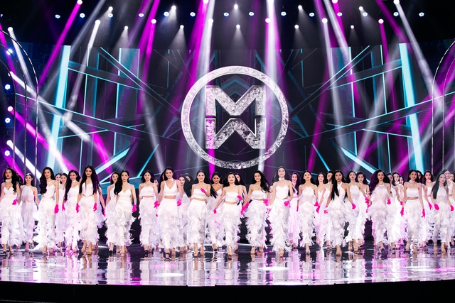 Toàn cảnh chung khảo Miss World Vietnam: Bùng nổ với loạt phần thi mãn nhãn, Top 40 chính thức lộ diện - Ảnh 4.