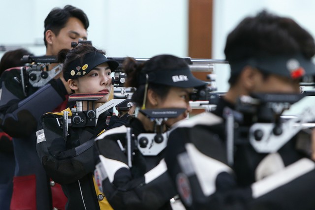 Hot girl bắn súng Phí Thanh Thảo tập luyện chuẩn bị cho ASIAD 19 - Ảnh 1.