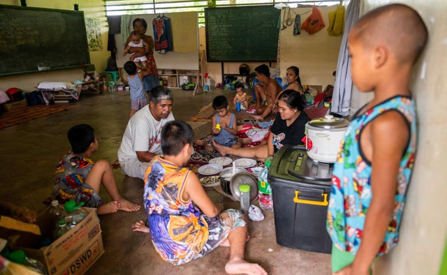 Núi lửa Mayon ở Philippines phun trào: Ít nhất 14.000 người phải sơ tán trong nhiều tháng