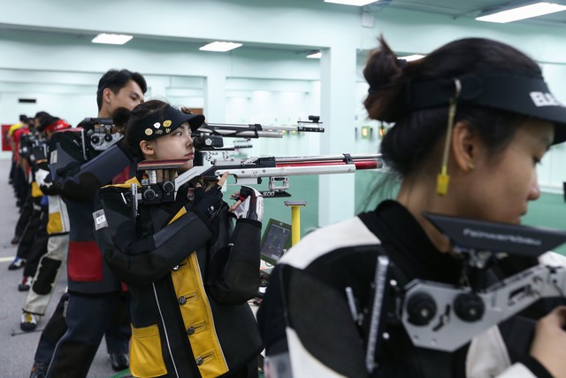 Hot girl bắn súng Phí Thanh Thảo tập luyện chuẩn bị cho ASIAD 19 - Ảnh 4.