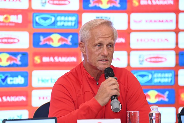 HLV ĐT Hong Kong (Trung Quốc): T&ocirc;i ấn tượng với Quang Hải, C&ocirc;ng Phượng - Ảnh 1.