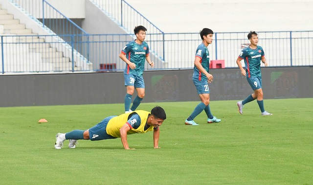 HLV yêu cầu các thủ môn ĐT Việt Nam học theo Văn Lâm - Ảnh 7.