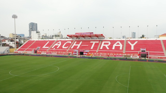 Sân Lạch Tray có diện mạo mới, sẵn sàng cho trận đấu của ĐT Việt Nam - Ảnh 1.