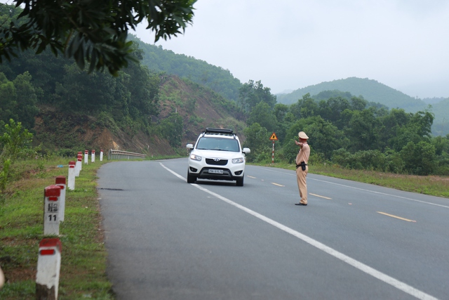 Hà Nội: CSGT xử phạt loạt phương tiện chạy quá tốc độ - Ảnh 3.