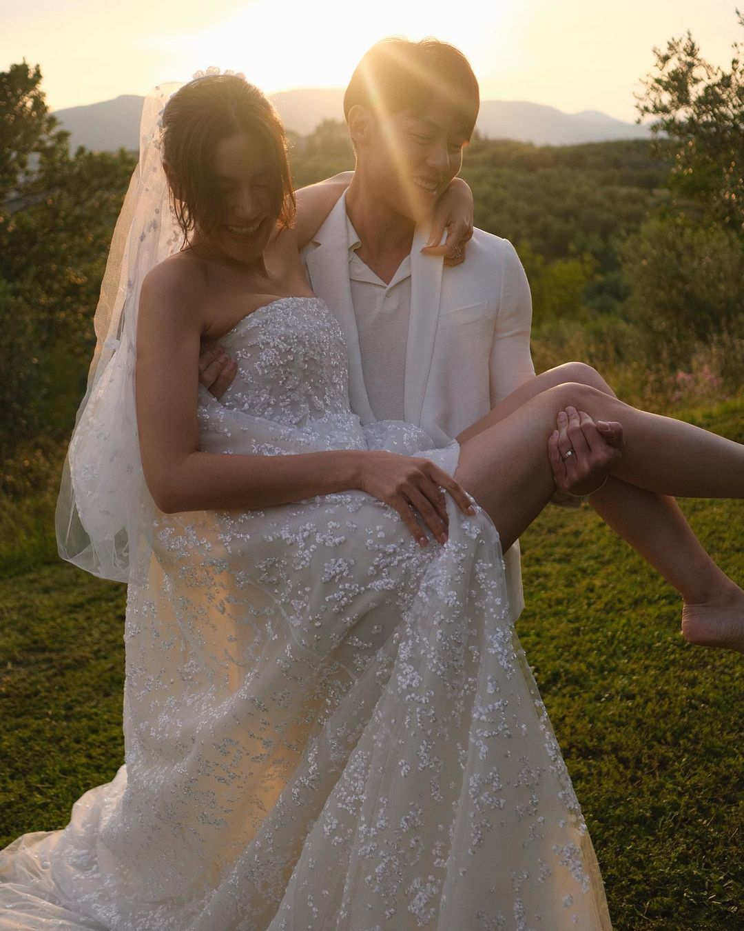 Mark Prin - Kimmy Kimberley tung ảnh cưới đẹp như phim, nhan sắc cả đôi và  nụ hôn giữa nước Ý gây sốt