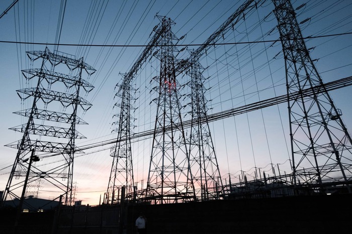 Quốc gia giàu nhất châu Á quyết định tăng giá điện sinh hoạt tới 42%