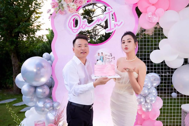Shark Bình và Phương Oanh sau 1 năm công khai hẹn hò: Người tuyên bố nghỉ hưu sớm, người tự tin thu nhập 1 - 2 tỷ/tháng và cái kết viên mãn - Ảnh 2.