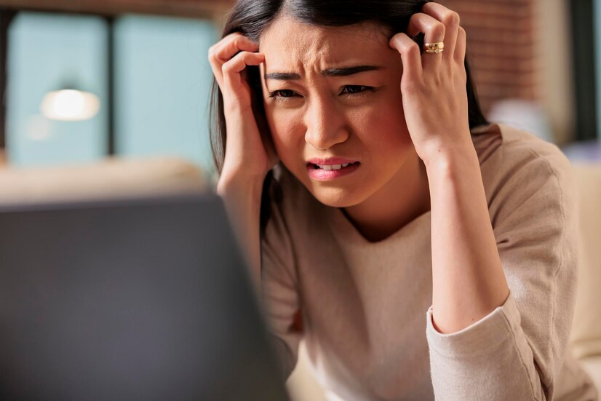 Nhiều người đối mặt cơn đau đầu - đau nửa đầu Migraine nhưng không hiểu tường tận về bệnh - Ảnh 3.