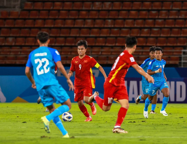 U17 Việt Nam đánh rơi chiến thắng đầy tiếc nuối trước U17 Ấn Độ tại U17 châu Á - Ảnh 5.