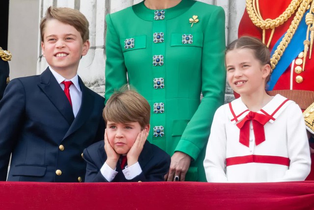 Loạt khoảnh khắc đặc biệt tại Lễ mừng sinh nhật Vua Charles: Cả gia đình tụ họp trên ban công cung điện, Hoàng tử bé Louis gây chú ý - Ảnh 9.