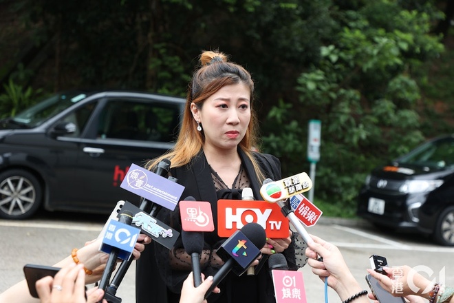 Tang lễ người mẫu Thái Thiên Phượng: Trang trí bằng màu hồng, gia đình có chia sẻ bất ngờ - Ảnh 4. Tang lễ người mẫu Thái Thiên Phượng: Trang trí bằng màu hồng, gia đình có chia sẻ bất ngờ - Ảnh 4.