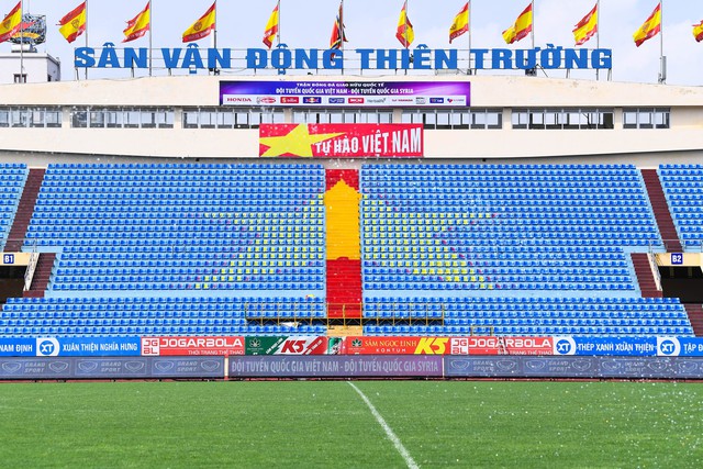 Sân Thiên Trường được lau dọn từng ngóc ngách, sẵn sàng cho trận đấu giữa ĐT Việt Nam và ĐT Syria - Ảnh 1.