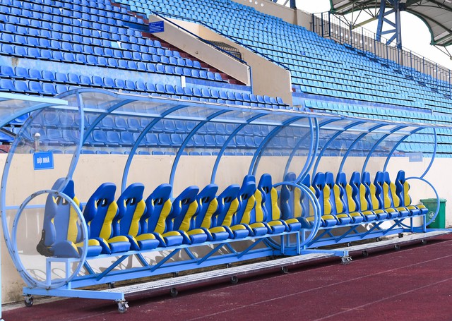 Sân Thiên Trường được lau dọn từng ngóc ngách, sẵn sàng cho trận đấu giữa ĐT Việt Nam và ĐT Syria - Ảnh 12.