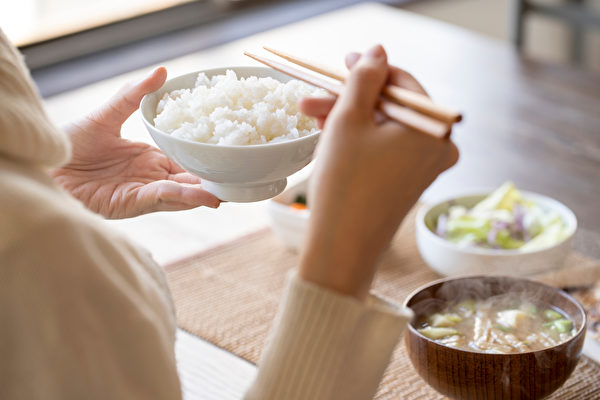 5 mẹo ăn cơm trắng của chuyên gia Nhật Bản giúp giảm cân hiệu quả - Ảnh 3.