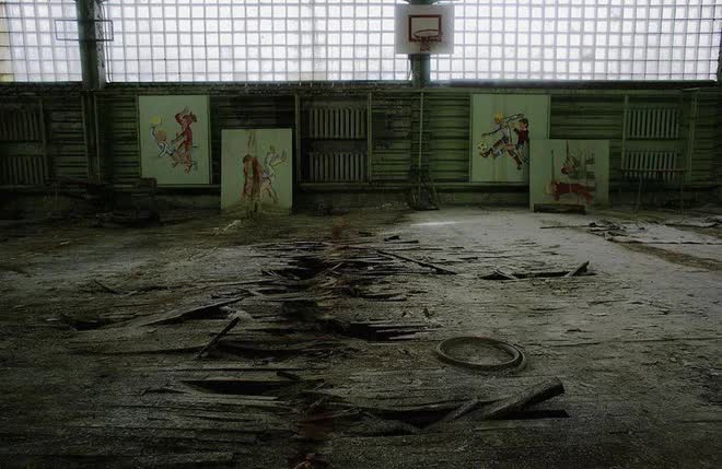 Ảnh khan hiếm bên trên vùng thảm họa phân tử nhân Chernobyl sau ngay gần 40 năm bị vứt hoang