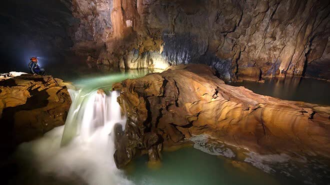 Có một “dòng suối ngọc bích” ở Quảng Bình, nước mát hơn bình thường, bắt nguồn từ tầng địa chất triệu năm tuổi - Ảnh 8.