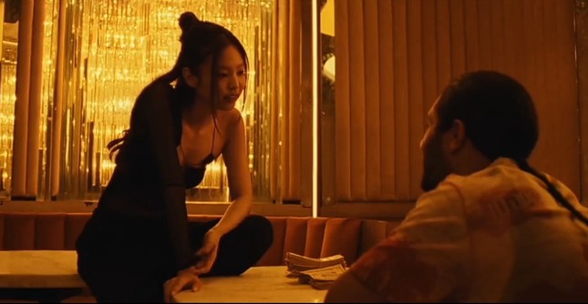 Jennie (BlackPink) c&ograve;n lại g&igrave; sau điệu nhảy gợi dục? - Ảnh 1.