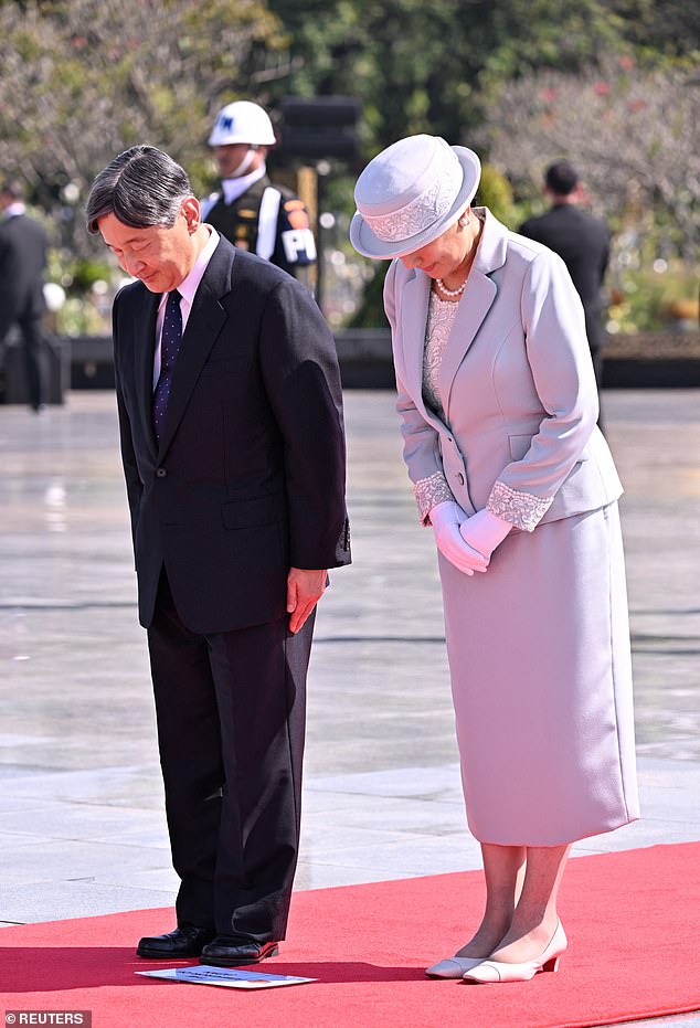 Phong cách thanh lịch của Hoàng hậu Nhật Bản trong chuyến thăm Indonesia - Ảnh 1.
