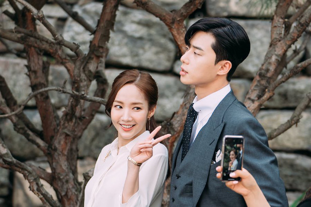 Park Seo Joon có thái độ 1 trời 1 vực trước tin đồn hẹn hò Park Min Young và YouTuber xinh đẹp - Ảnh 3.