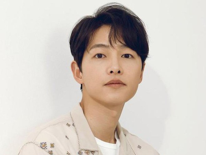 Song Joong Ki với style trẻ trung, phong độ - Ảnh 1.