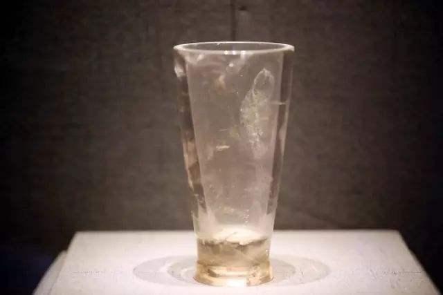 Tìm thấy chiếc cốc “xuyên không” trong mộ cổ hơn 2.000 năm - Ảnh 3.