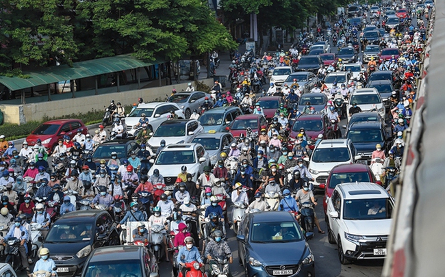 Hà Nội: Ùn tắc giao thông do quy hoạch chung cư bất hợp lý - Ảnh 1.