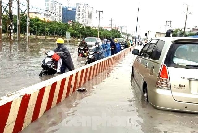 Nhiều điểm trên quốc lộ 13 chưa mưa đã ngập, Bình Dương bàn giải pháp khắc phục - Ảnh 2.