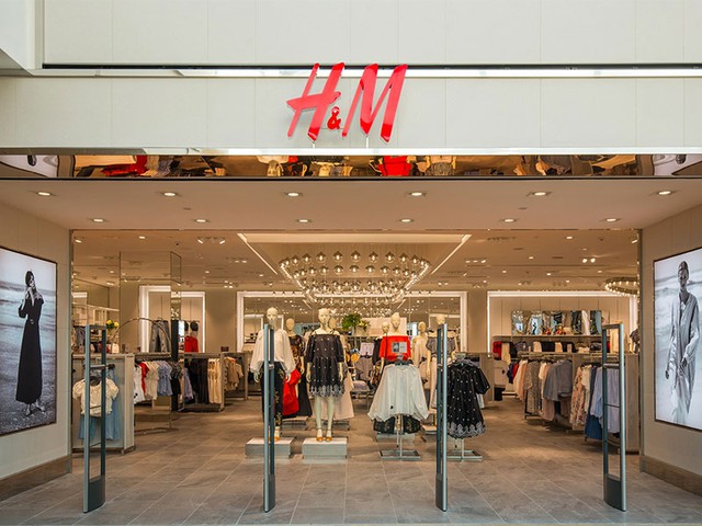 H&M lên tiếng về tranh cãi gom quần áo cũ: Khẳng định không có chuyện xả rác ra môi trường, cam kết tái chế có trách nhiệm - Ảnh 3.