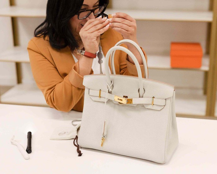 Bạn gái 'thèm' túi Hermès Birkin, anh chàng handmade và cái kết bất ngờ