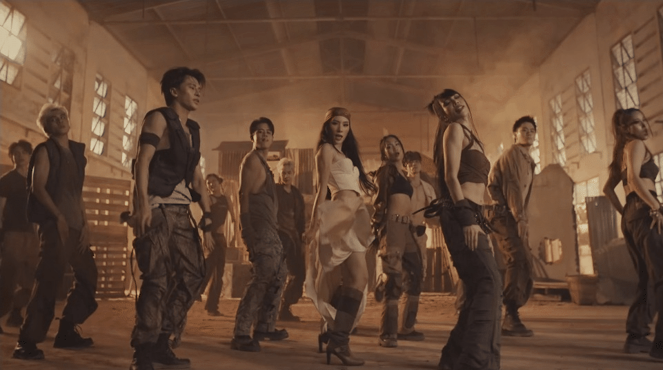 Nữ ca sĩ ra MV mới gây sốt với vũ đạo “cực cháy”, hoá ra xuất thân từ vũ đoàn hàng đầu Việt Nam - Ảnh 3.