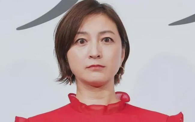 Chồng Ryoko Hirosue mở họp b&aacute;o về b&ecirc; bối ngoại t&igrave;nh của vợ để đ&aacute;nh lạc hướng dư luận? - Ảnh 2.
