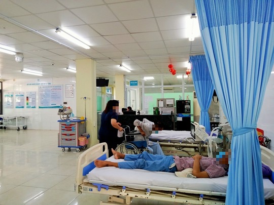 Đà Nẵng: 7 du khách nhập viện, nghi do ngộ độc thực phẩm - Ảnh 1.