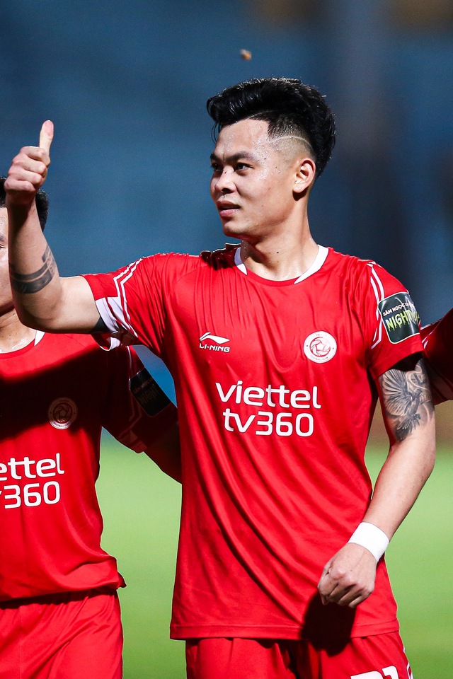 Cựu tuyển thủ Việt Nam rơi nước mắt khi ghi bàn sau 8 năm bị cấm thi đấu - Ảnh 9.
