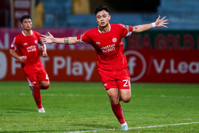Cựu tuyển thủ Việt Nam rơi nước mắt khi ghi bàn sau 8 năm bị cấm thi đấu - Ảnh 8.