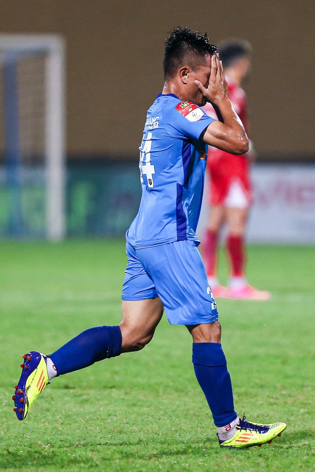 Cựu tuyển thủ Việt Nam rơi nước mắt khi ghi bàn sau 8 năm bị cấm thi đấu - Ảnh 7.
