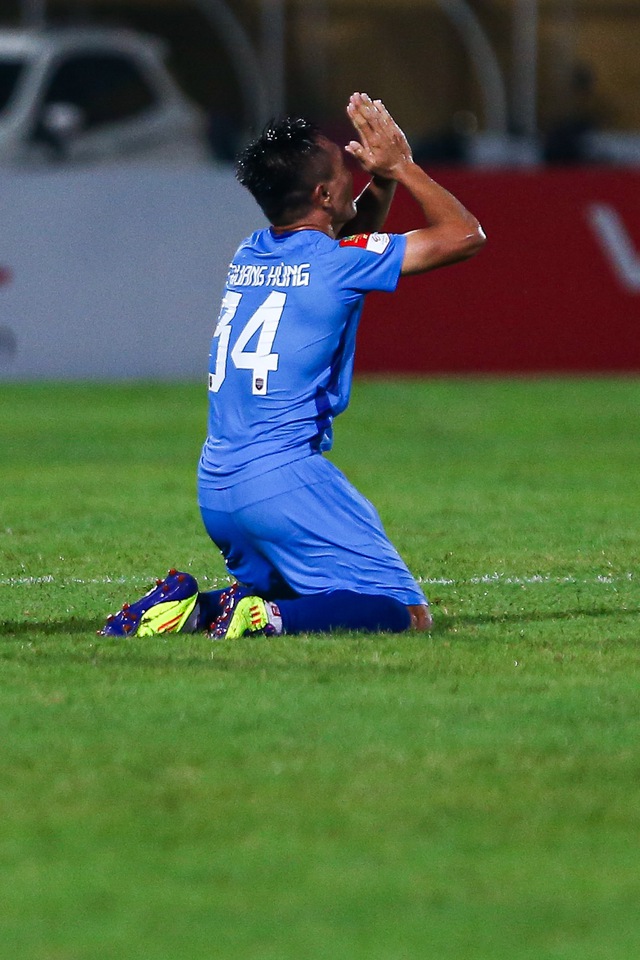 Cựu tuyển thủ Việt Nam rơi nước mắt khi ghi bàn sau 8 năm bị cấm thi đấu - Ảnh 6.