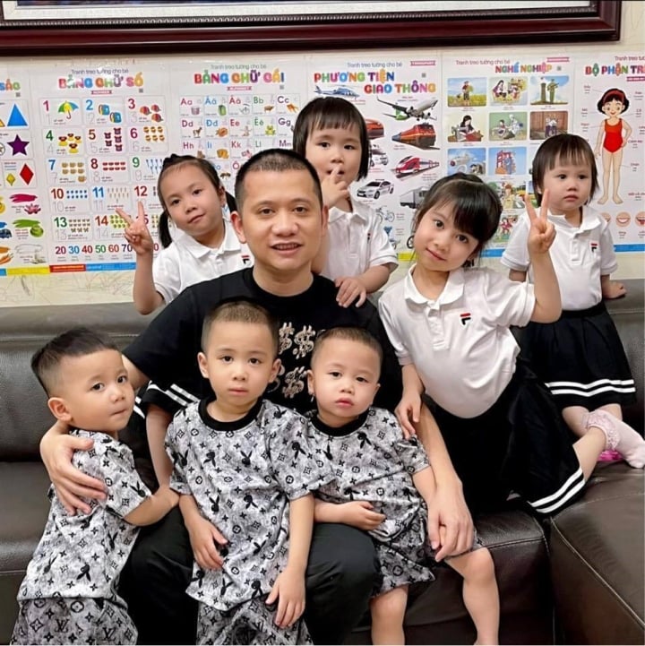 Chăm 7 đứa con đang học mẫu giáo, ông bố Hà Nội hot rần rần trên mạng - Ảnh 4.