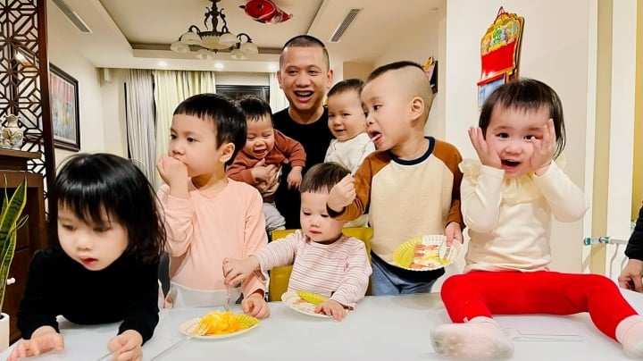 Chăm 7 đứa con đang học mẫu giáo, ông bố Hà Nội hot rần rần trên mạng - Ảnh 2.