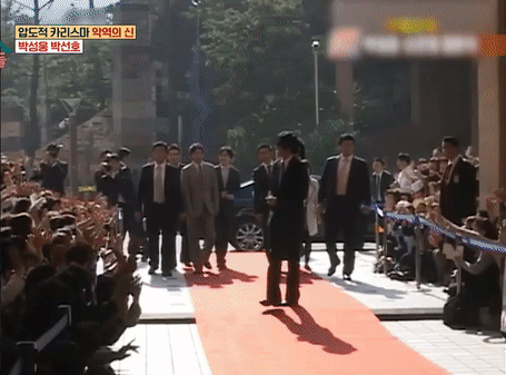 “Ông hoàng Hallyu” Bae Yong Joon tới dự hôn lễ tài tử Hàn bằng trực thăng, biến đám cưới thành cảnh phim về giới tài phiệt - Ảnh 4.