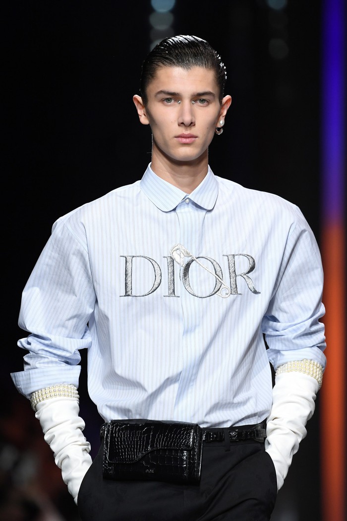 "Hoàng tử đẹp trai nhất châu Âu" bị bà ngoại tước danh hiệu, từng là "chàng thơ" của Dior giờ ra sao?