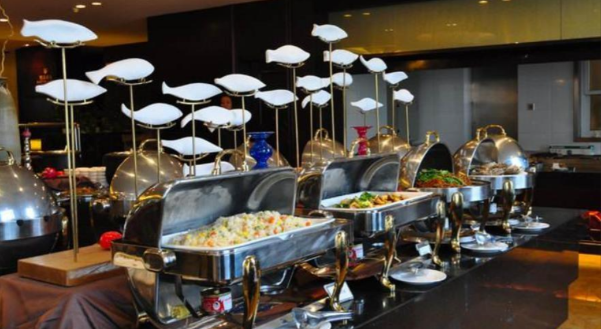 Mở quán buffet nhưng kinh doanh thảm hại, chủ quán đổi chiến lược tự cứu mình: Khách đi 1 tặng 5, doanh thu tăng vọt 1,2 tỷ đồng trong 7 ngày - Ảnh 2.